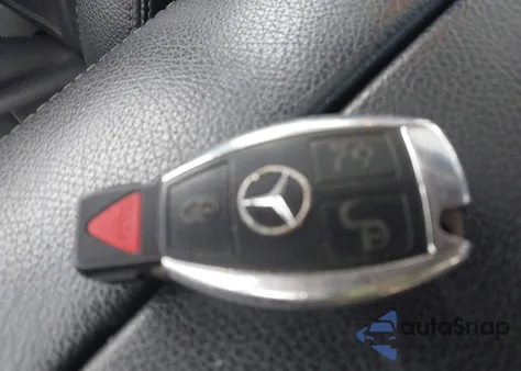 2015 Mercedes-Benz C 300 Sport 4Matic z USA, uszkodzony, nr VIN 55SWF4KB1FU022063